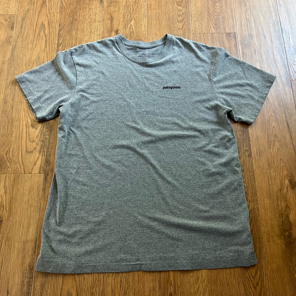 PATAGONIA MEN'S FITZ ROY BISON RESPONSIBILI-TEE Grey Size Medium Short Sleeve